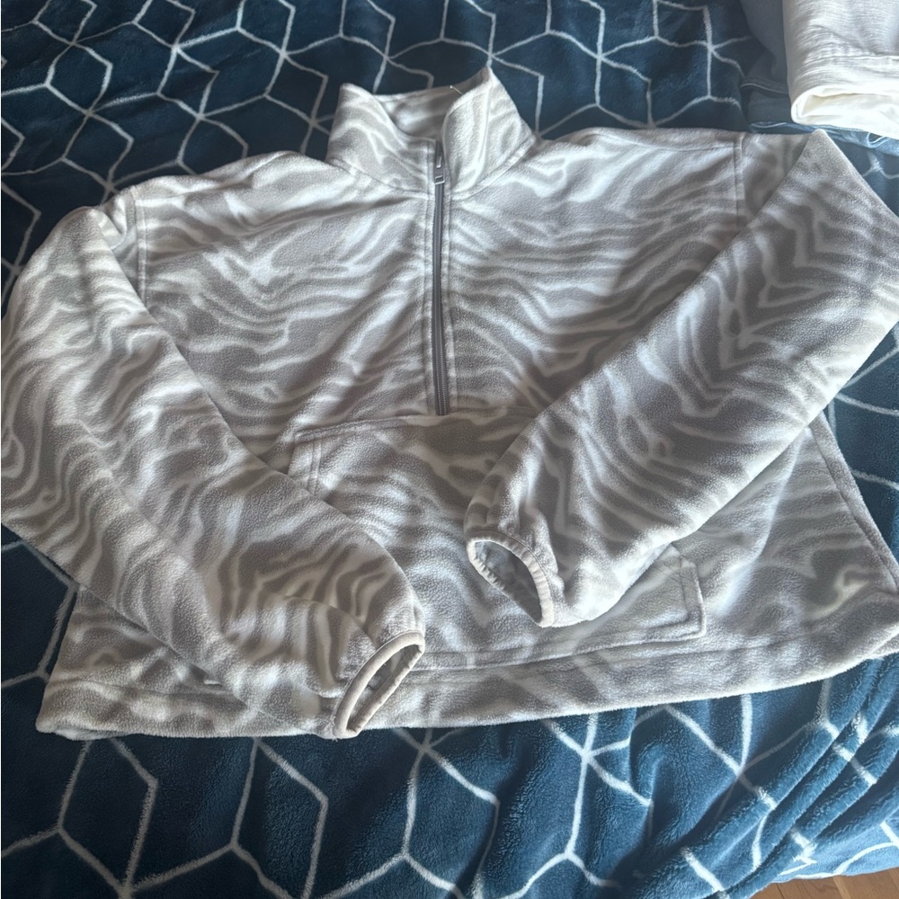 Aritzia TNA quarter zip